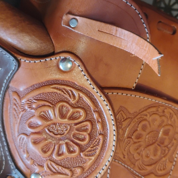 Vintage Saddle Shaped Purse - Picture 8 of 13